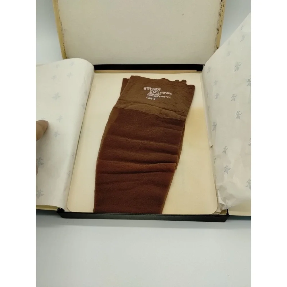 Vintage, NOS, Kayser Sheer Nylon Garter Stockings Sz A 8 1/2-9 FUDGE Runless